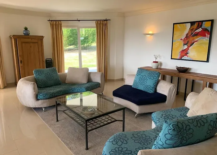 Villa 5 Bed Villa, 6 Baths, View And Beautiful Pool *