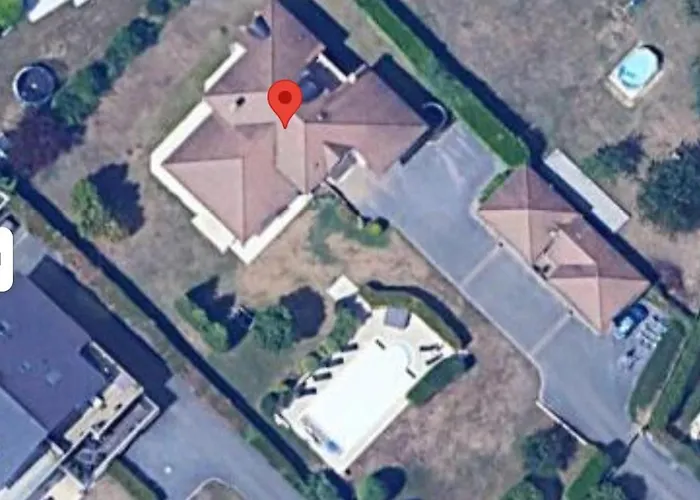 5 Bed Villa, 6 Baths, View And Beautiful Pool *