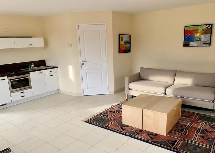 5 Bed Villa, 6 Baths, View And Beautiful Pool דיבון-לה-באן
