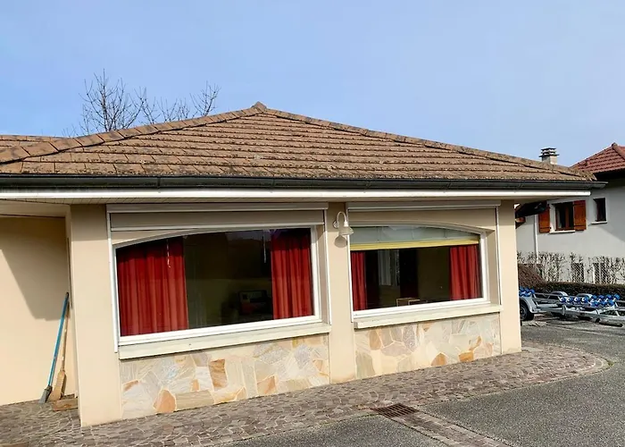 5 Bed Villa, 6 Baths, View And Beautiful Pool *