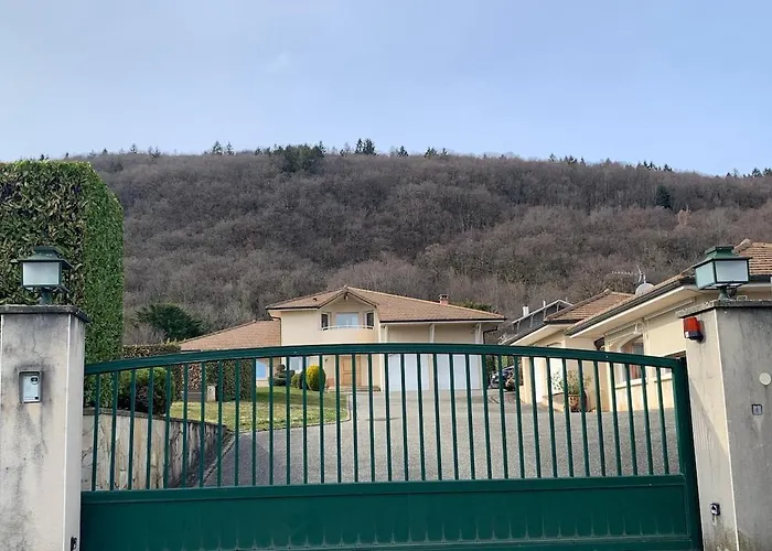 5 Bed Villa, 6 Baths, View And Beautiful Pool וילה